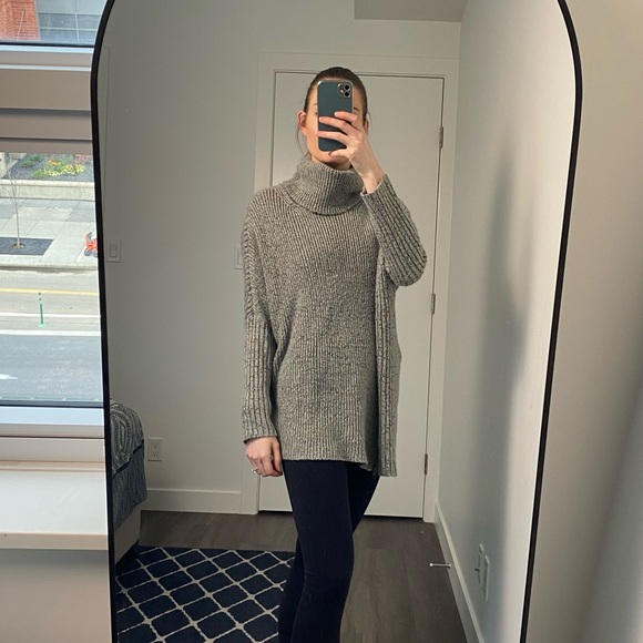 Kenar - Asymmetrical Grey Sweater - Knit - XS - Cowl Neck - Picture 2 of 3